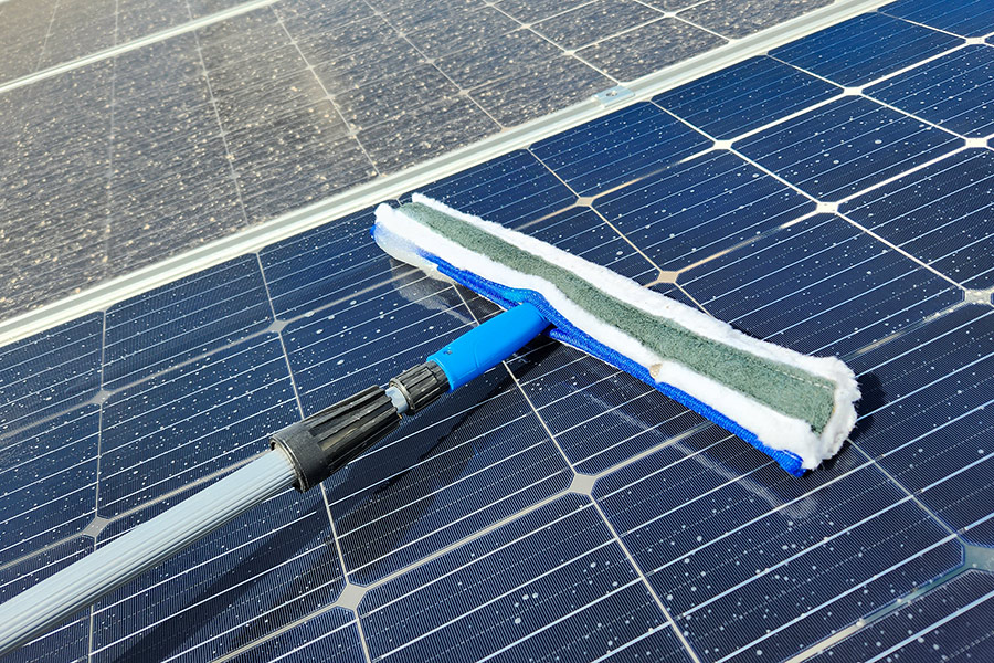 le nettoyage des panneaux solaires sales maintenance