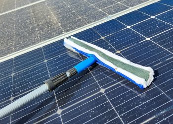 le nettoyage des panneaux solaires sales maintenance